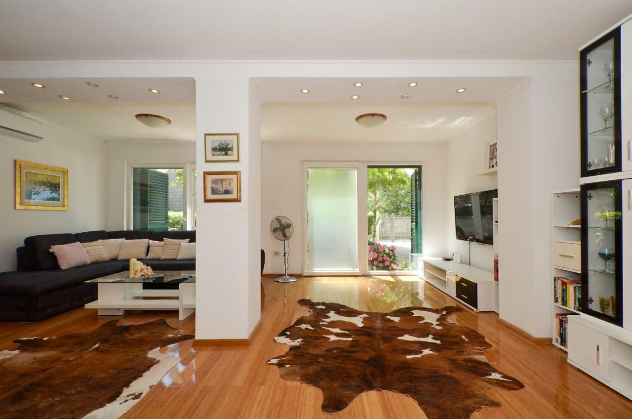Apartment Wisteria ロゴズニッツァ エクステリア 写真